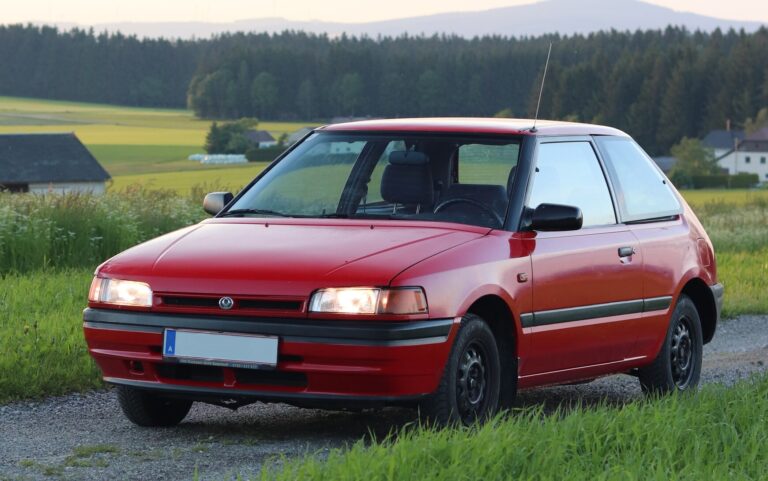 Mazda 323BG
